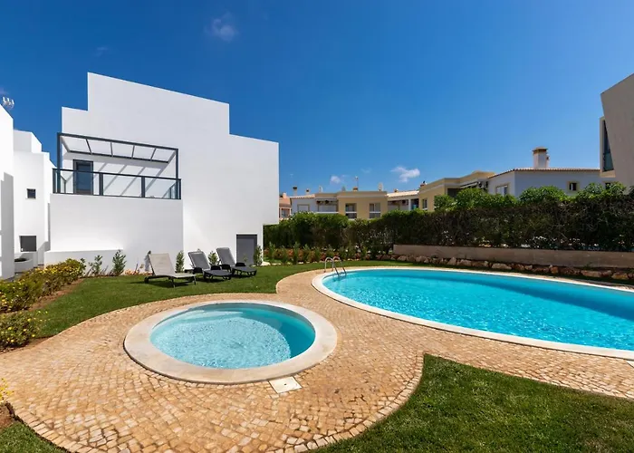 Luxury Townhouse With Pool In Alvor