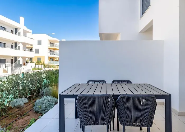 Luxury Townhouse With Pool In Alvor