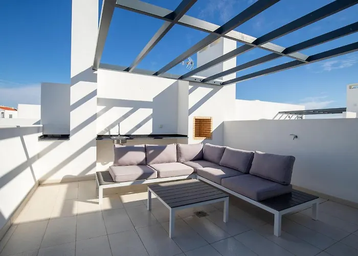 Luxury Townhouse With Pool In Alvor