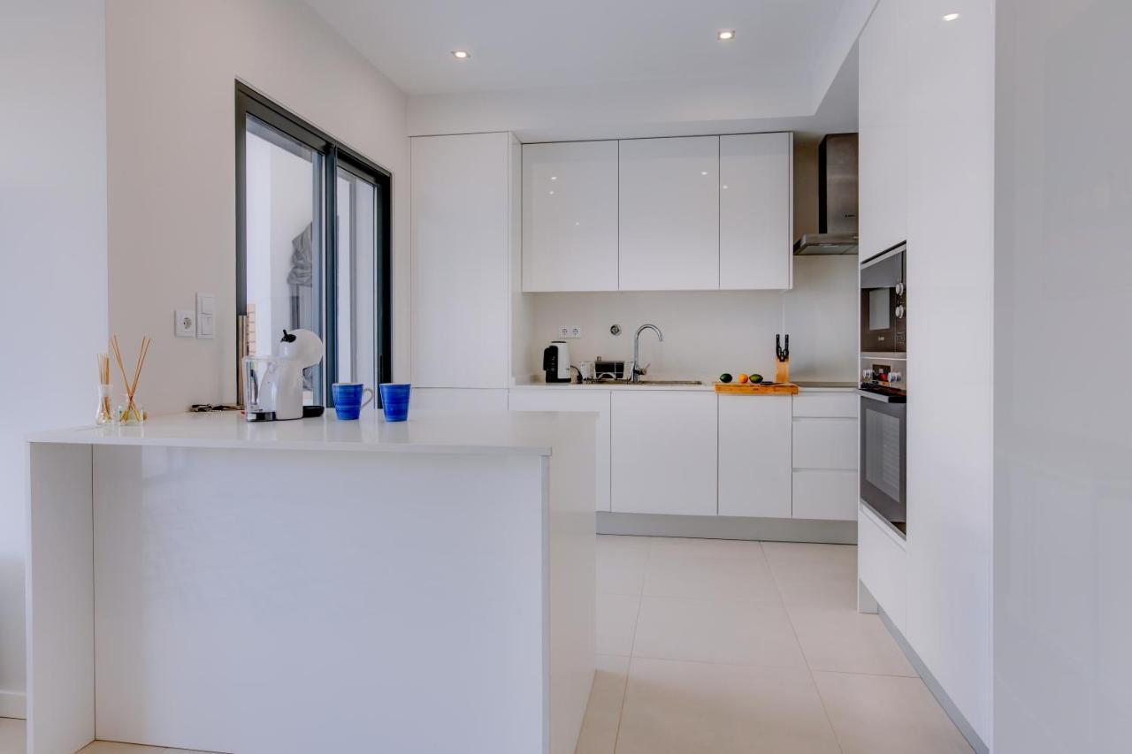 Luxury Townhouse With Pool In Alvor