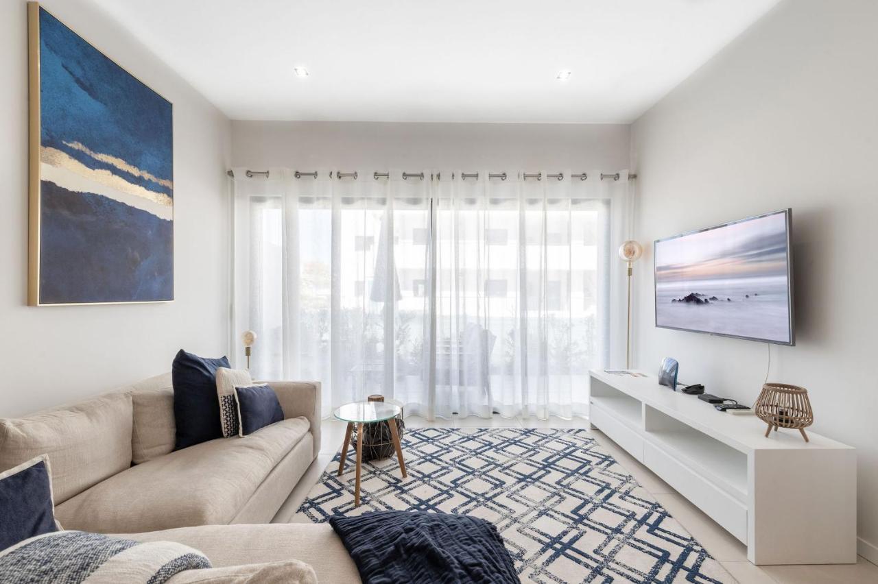 Luxury Townhouse With Pool In *